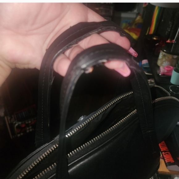 VERY RARE VINTAGE BETSEY JOHNSON SKULL SATCHEL - Picture 2 of 10